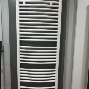 SCALDASALVIETTE ABUNA CURVO VOGEL&NOOT 1430X600 RAL 9016 BIANCO