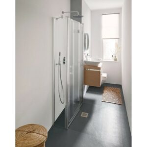 BOX DOCCIA KERMI LIGA AD U PORTA A SOFFIETTO CON PANNELLI FISSI PROFILO LUCIDO CRISTALLO TRASPARENTE